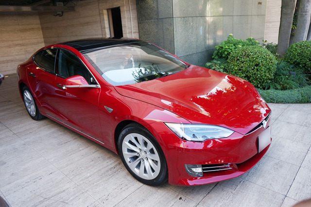太陽光で自動運転機能が麻痺? テスラの死亡事故に、米当局が予備調査を開始へ 画像