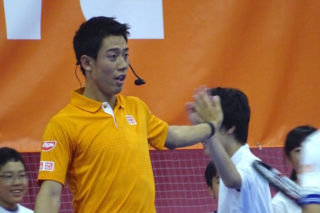 錦織圭、ハイタッチした小学生の「もう手を洗わない」発言に苦笑 画像