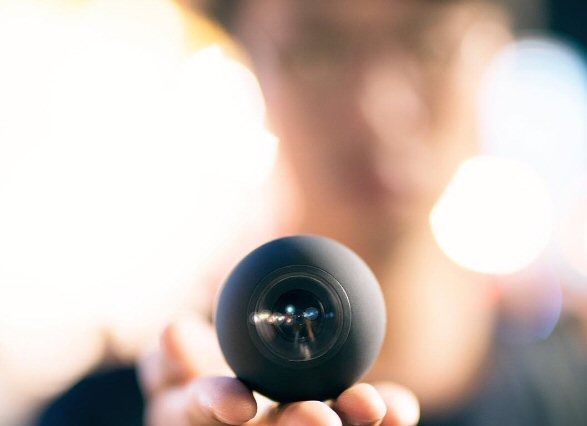 新感覚！360度パノラマ撮影が可能な小型球体カメラ「Luna 360」 画像