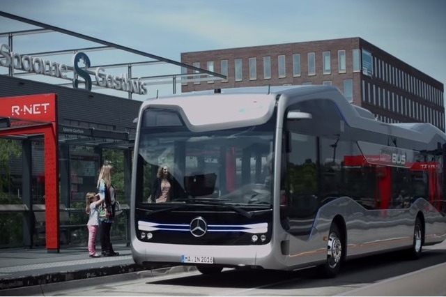 メルセデス・ベンツの半自動運転バス、オランダで約20キロの自動運転に成功！ 画像