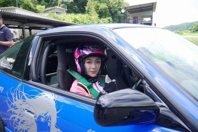 美しすぎるレーシングドライバー、日テレ「Going！」に登場 画像