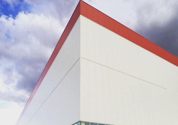 テスラ、巨大電池工場「ギガファクトリー」開業 画像
