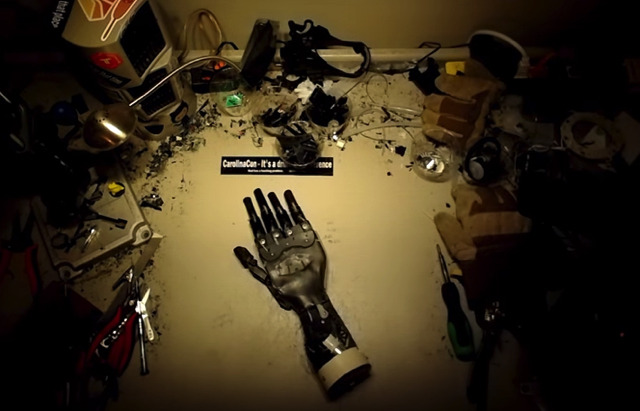 コーヒーメーカーを義手にDIYしちゃった動画が話題に 画像