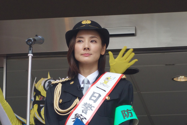 吉田羊、神奈川県警察の1日署長に！振り込め詐欺撲滅呼びかけ 画像