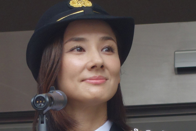 吉田羊、1日警察署長として中華街をパレード【フォトレポート】 画像
