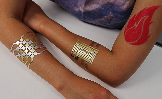 大注目のデジタルジュエリー！ スマホは「インスタントタトゥー」で操作!? 画像