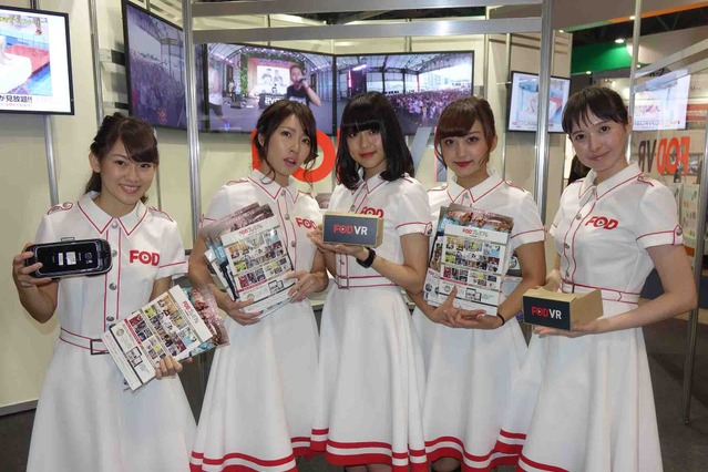 アイドルが水着で迫る！水中も視聴できるアイドル水泳大会のVR動画 画像