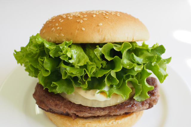フレッシュネスバーガー、「黒毛和牛バーガー&チーズバーガー」12月1日から発売開始! 画像