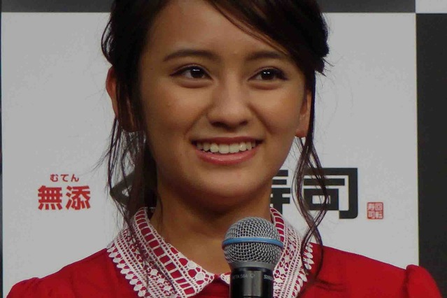 岡田結実、『笑ってはいけない』シリーズに出演する父にハラハラ!? 画像