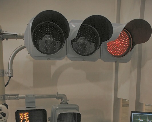 モバイルでも“光”通信？ 「可視光通信」を披露 −CEATEC JAPAN 2004 画像
