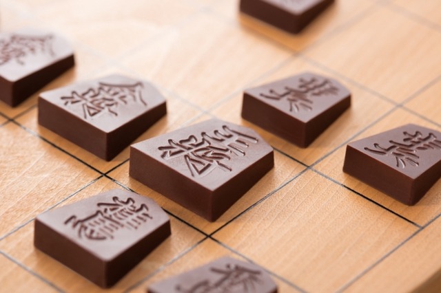 食べるのもったいない！将棋の駒を完全再現したチョコレートが発売に！ 画像