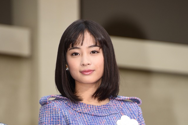 広瀬すず＆大原櫻子、おそろ制服の「ふたご共演」ショットが可愛すぎる！ 画像
