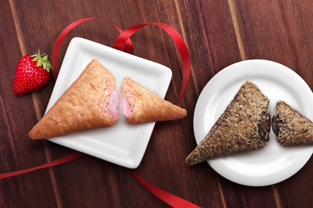 マクドナルド、「三角いちごチョコパイ」を本日から発売開始 画像