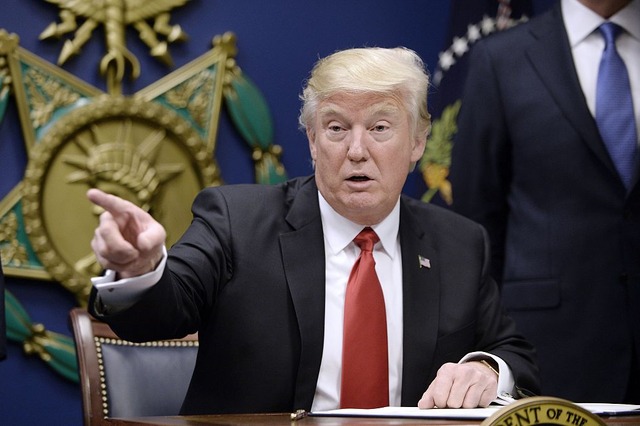 トランプ米大統領、NYT紙は買収されるか廃刊するべきだとツイート 画像