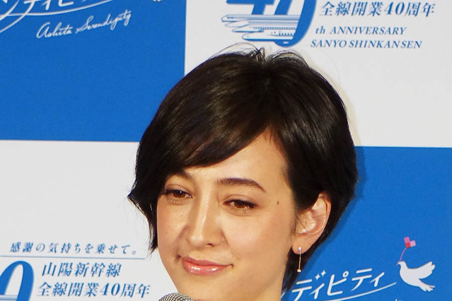 滝クリ、石田ゆり子、有働アナ…超貴重な女子会写真に「大人の女性軍団」 画像