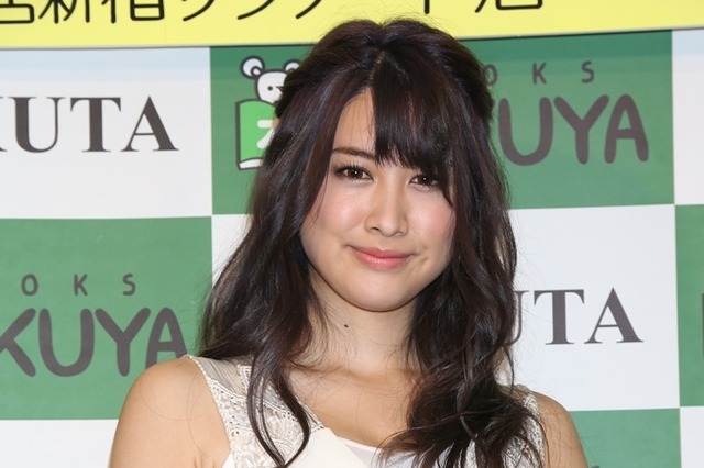 飛鳥凛、ファースト写真集『凛』は「しっとり大人の妖艶な感じ」 画像