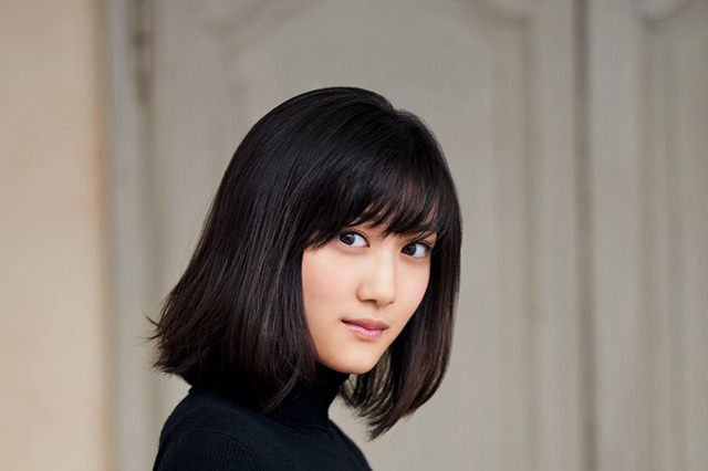 乃木坂46・山下美月、ソロで表紙・グラビア登場 画像