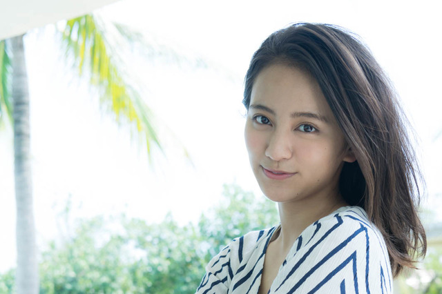 岡田結実、2冊同時写真集の発売記念で合同イベント開催 画像