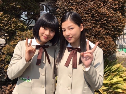 芳根京子と石井杏奈のピースショットに「大好きなふたり!!」と反響 画像