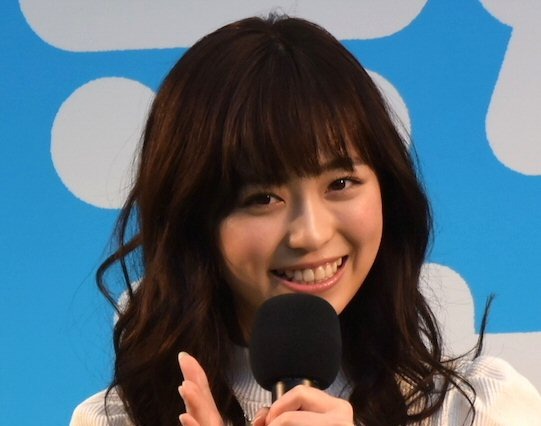 福原遥のマネージャー風制服ショットにファン「癒された」「頑張れます」 画像