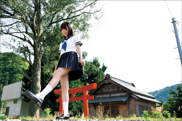 元NMB48の藤江れいな、写真集発売！セーラー服＆白無垢姿なども披露 画像