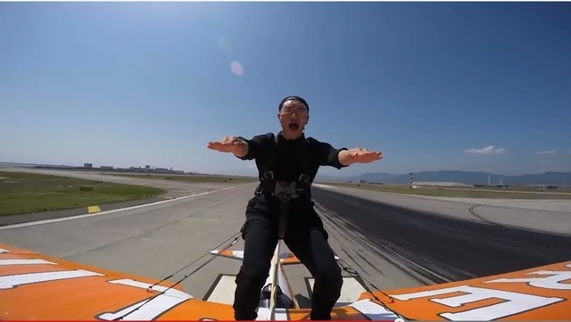 エアショーの飛行機に同乗取材って、これなの?! 画像