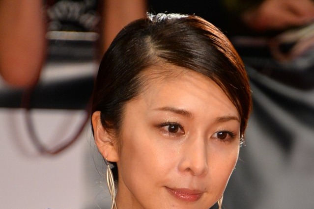 竹内結子、ロングからボーイッシュなショートヘアにイメチェン！ 画像