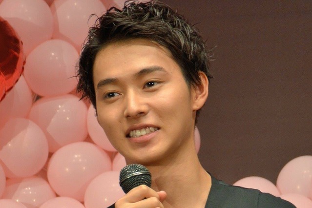 山崎賢人、壁ドンはできても実は恋愛初心者!? 画像