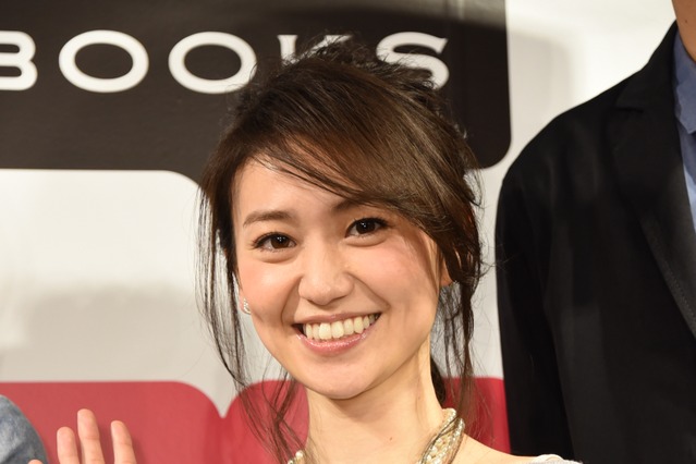 大島優子、プールサイドの水着ショットを公開！「お洒落でかわいい」と反響 画像