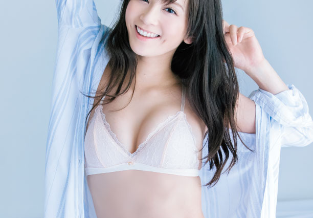 RQ女王・三城千咲がグラビアに降臨!美乳女神のスタイルを披露! 画像