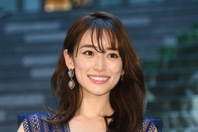 泉里香のインスタ美脚画像にファン歓喜!「脚細い!」「キレイ!」 画像