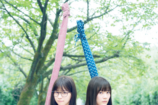 乃木坂46西野七瀬＆生田絵梨花、双子コーデグラビアを披露！ 画像