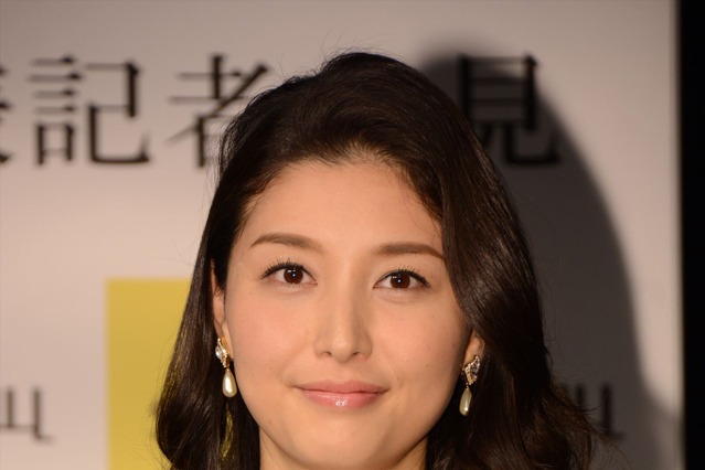 橋本マナミ、手ブラセクシーな写真集表紙公開！「たまらん横乳」「ウヒョー」と大盛り上がり 画像