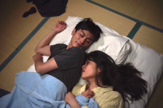 初音映莉子と高良健吾のラブシーンが公開!映画『月と雷』 画像