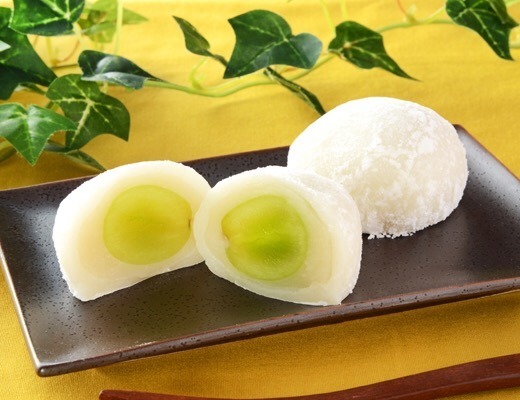 シャインマスカットをまるごと1個使った大福がローソンから 画像