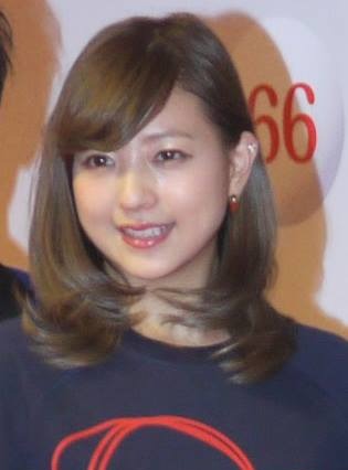 伊藤千晃、大人の色気漂うメイクにファン「美しすぎる」「キレイすぎ!」 画像