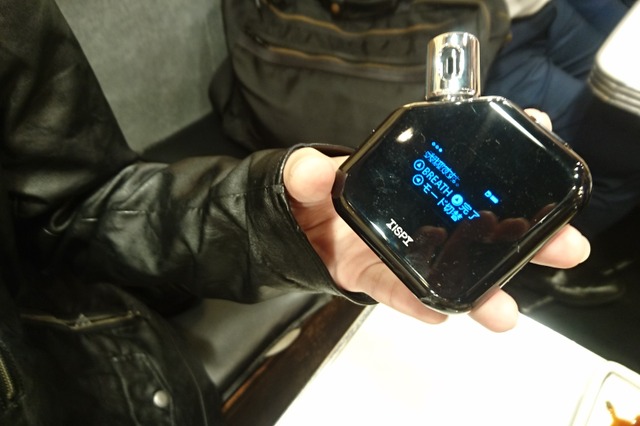 【レビュー】フーってするだけ！飲酒ペースをコントロールできる学習型アルコールガジェットで二日酔いにサヨナラ 画像