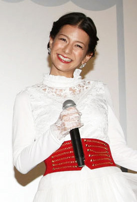 スザンヌ、健在な美スタイルに称賛の声 画像
