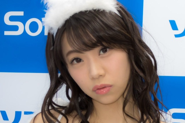 鈴木ふみ奈、「スター・ウォーズ」レイのコスプレに挑戦するもセクシーすぎるの声 画像