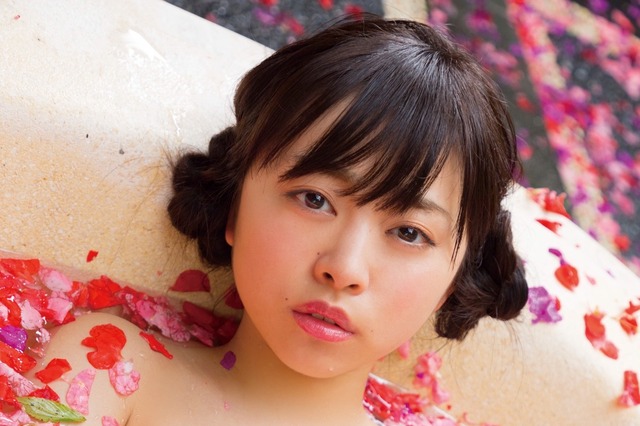 水着姿が満載！元乃木坂46・伊藤寧々がイメージDVD『ことのは』 画像