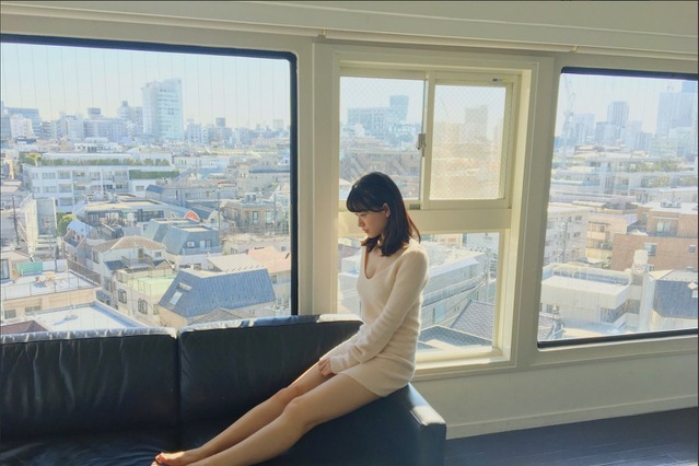 NMB48上西怜、美脚あらわなグラビアカットでファン魅了！ 画像