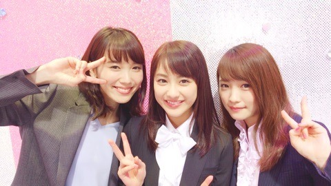 平祐奈、川栄李奈&飯豊まりえとスーツ姿の3ショットを公開! 画像
