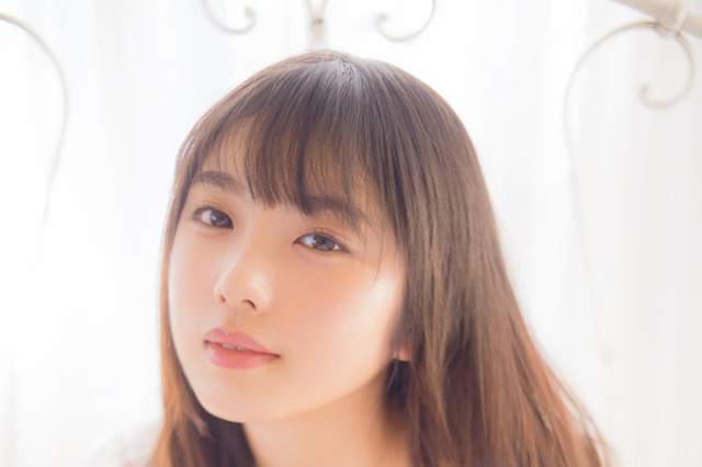 乃木坂46・与田祐希、ちょっと背伸びした大人なグラビアに挑戦 画像