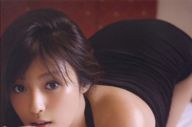 深田恭子から土屋太鳳、乃木坂46まで……今注目の写真集をチェックする 画像