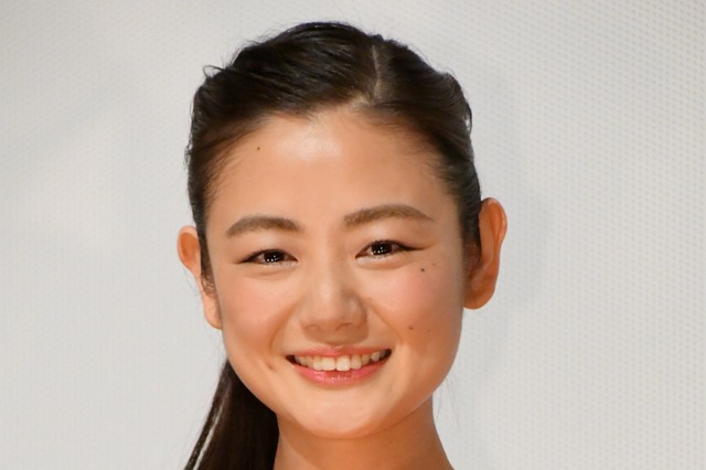 片山萌美の足の指が5本とも「微妙に味が違う」、でんでんが暴露 画像