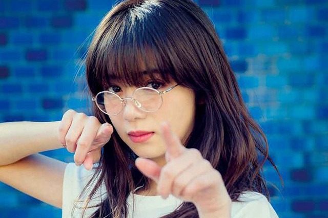 Gカップ女優・池田エライザ、メガネグラビアに挑戦！ 画像
