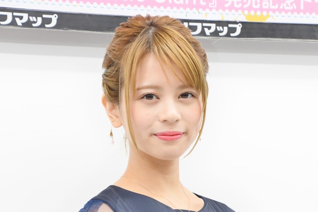 ラストアイドル吉崎綾が大胆ビキニ姿披露、中学生メンバーには「刺激が強い」 画像