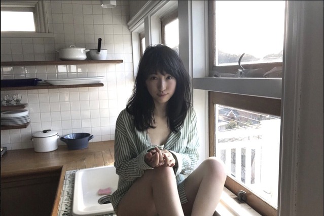 元Dream5・日比美思、セクシーなグラビアカットをSNSでも公開！ 画像