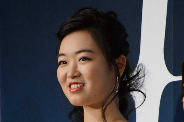 胸元ザックリの佐々木心音、松坂桃李との濡れ場シーン「お楽しみください」 画像
