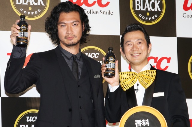 青木崇高、洋服を着ているアキラ100％に気付かず！ 画像